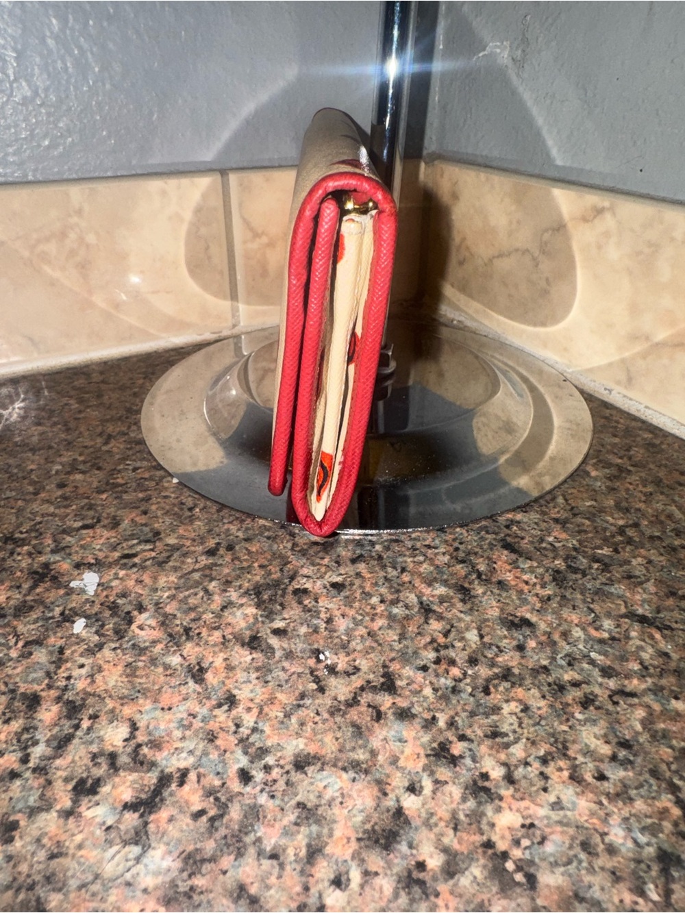 Prada ❤️Limited edition❤️saffiano leather heart long wallet ✅AUTHENTIC✅ - Picture 4 of 11